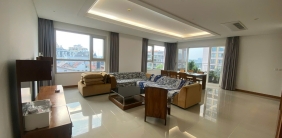 Xi Riverview Palace 3 bedroom apartment, size 201m²